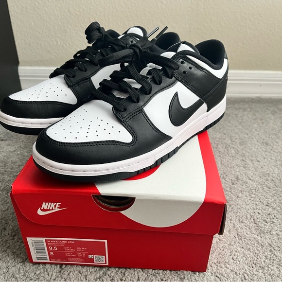 Women’s Low Panda Dunk.